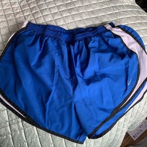 Women’s XL Nike Tempo shorts